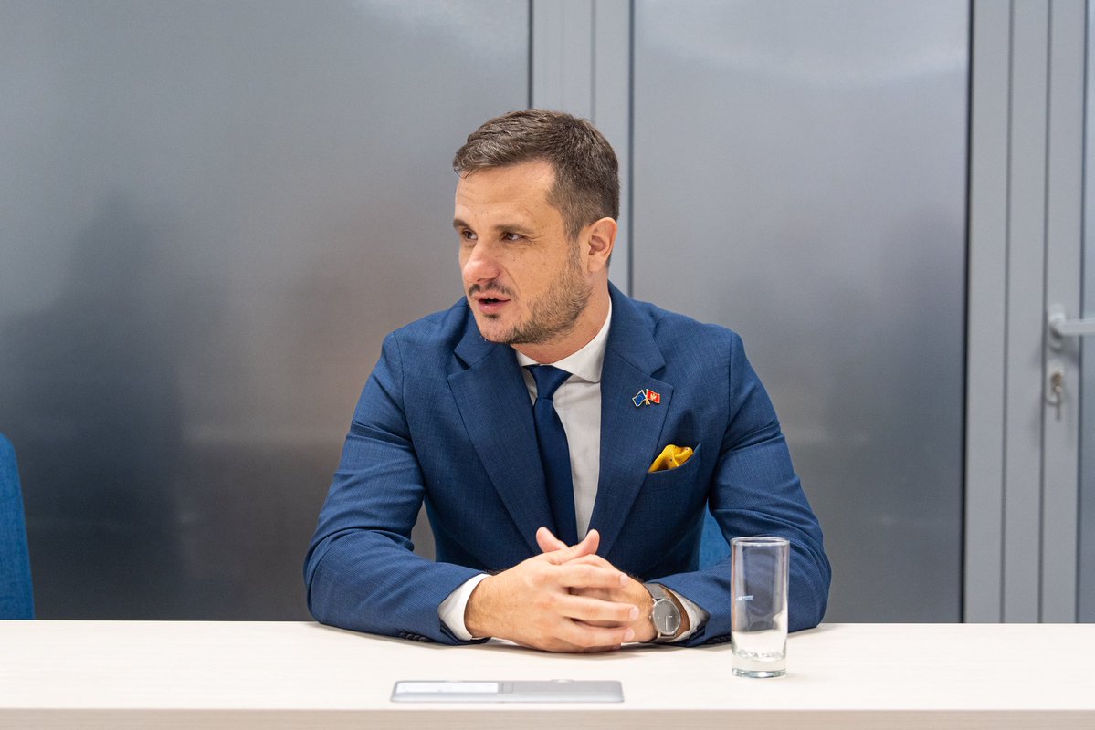 me4eu's tweet image. Zenović: Crna Gora ostaje posvećena evropskom putu uz snažnu podršku Poljske 🇲🇪🇵🇱
Predrag Zenović na sastanku sa parlamentarnom delegacijom Odbora za poslove Evropske unije poljskog Sejma (donjeg doma parlamenta).
👉 eu.me/zenovic-crna-g…