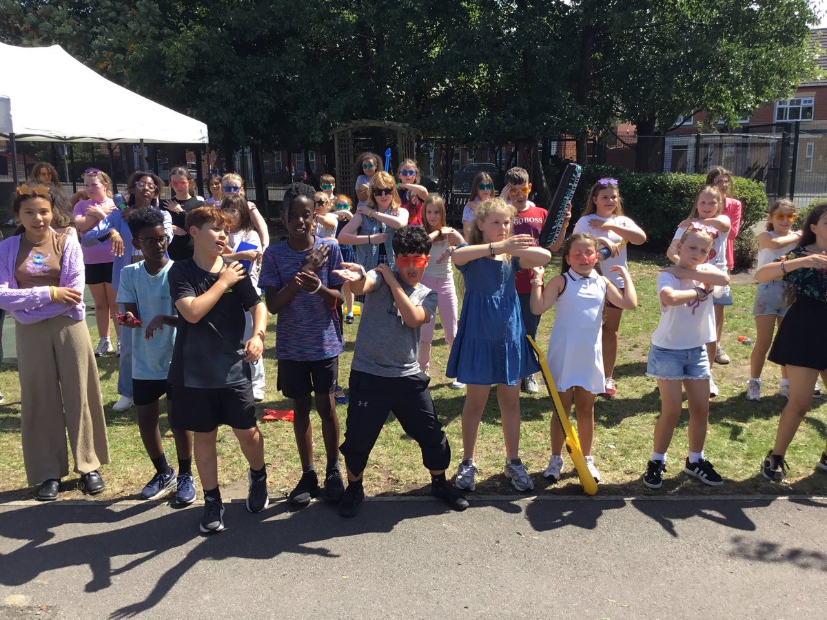 6B_stjohns's tweet photo. Year 6 celebrating end of term, dancing the afternoon away 🥳 https://t.co/74iLOzgq66