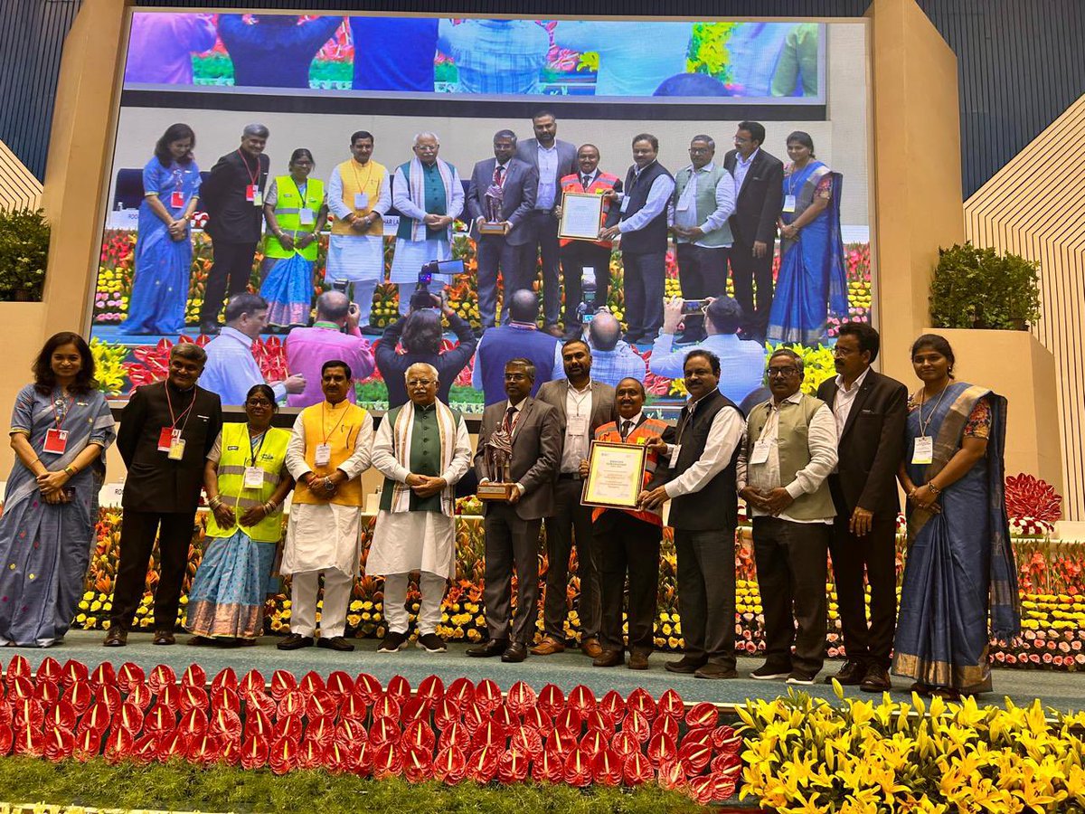 gadwalvijayainc's tweet image. Thrilled to announce Greater Hyderabad ranks 6th among 4,500+ cities in the Swachh Survekshan Rankings 2025, conducted by the Ministry of Housing and Urban Affairs (MoHUA) under the Swachh Bharat Mission (SBM). 🏆 A huge applaud to our dedicated team Commissioner RV Karnan Garu &…