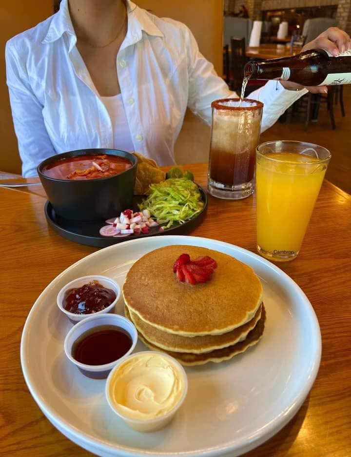 Cuando tienen, diferentes conceptos de desayuno!
Aunque nos critiquen,no me quedo con las ganas,una buena cheve para empezar el día 😁