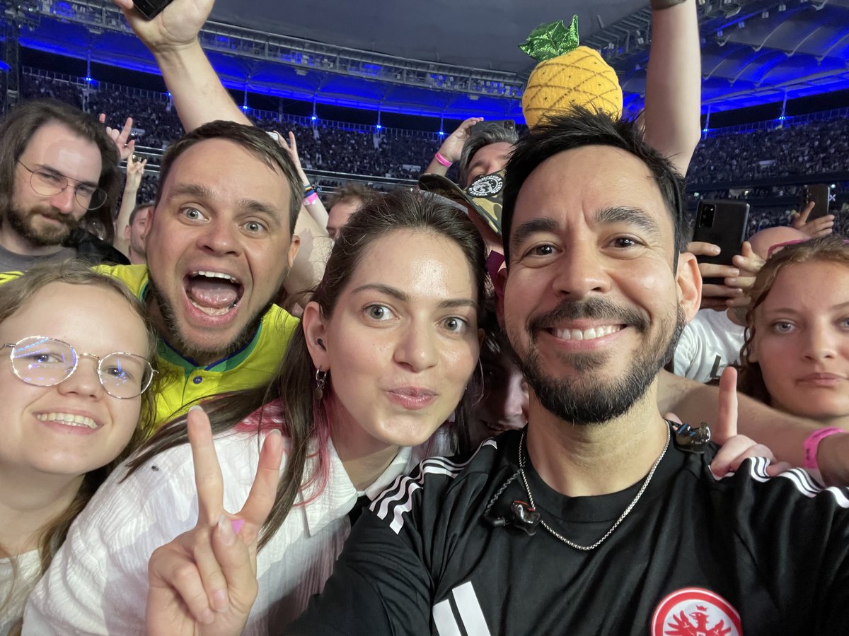 BroodingAnanas's tweet image. LINKIN PARK AND PINEAPPLES:
when dreams come true (a thread)
i love you @linkinpark❤️ thank you for all the happiness that you bring🍍