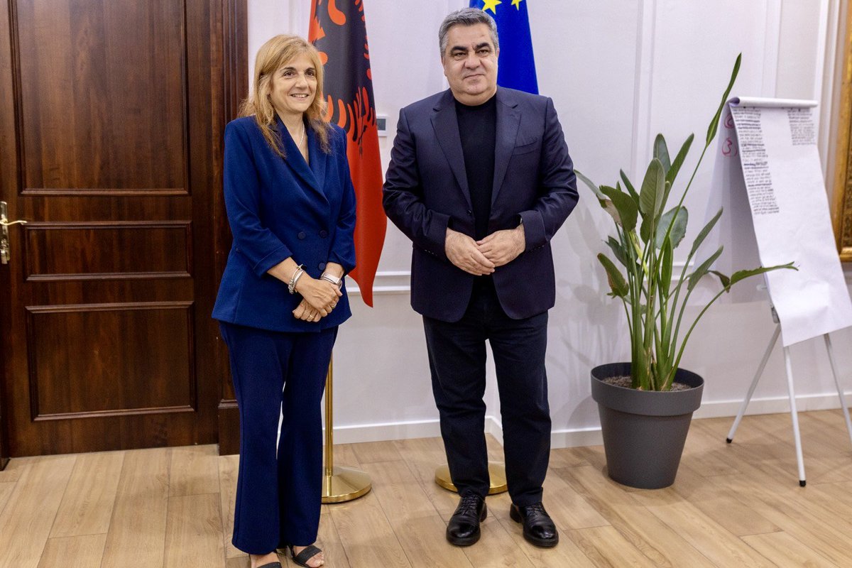 BGonxhja's tweet image. Mbi 150 shtetas 🇦🇱 kanë nisur aplikimet për njohjen e sigurimeve shoqërore me 🇮🇹, falë marrëveshjes që hyri në fuqi më 1 Korrik 2025.
Së bashku me institucionet italiane, po ndjekim nga afër zbatimin e kësaj marrëveshjeje që garanton pensione për kontribuesit në të dy vendet.