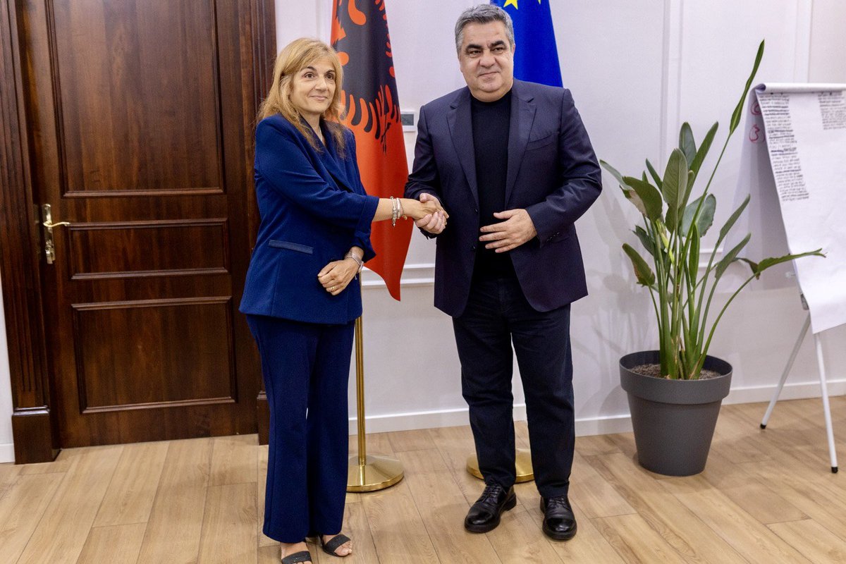 BGonxhja's tweet image. Mbi 150 shtetas 🇦🇱 kanë nisur aplikimet për njohjen e sigurimeve shoqërore me 🇮🇹, falë marrëveshjes që hyri në fuqi më 1 Korrik 2025.
Së bashku me institucionet italiane, po ndjekim nga afër zbatimin e kësaj marrëveshjeje që garanton pensione për kontribuesit në të dy vendet.