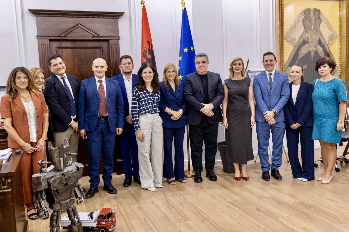 BGonxhja's tweet image. Mbi 150 shtetas 🇦🇱 kanë nisur aplikimet për njohjen e sigurimeve shoqërore me 🇮🇹, falë marrëveshjes që hyri në fuqi më 1 Korrik 2025.
Së bashku me institucionet italiane, po ndjekim nga afër zbatimin e kësaj marrëveshjeje që garanton pensione për kontribuesit në të dy vendet.