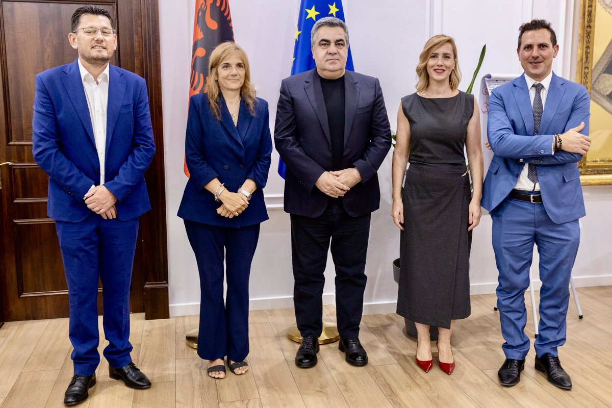 BGonxhja's tweet image. Mbi 150 shtetas 🇦🇱 kanë nisur aplikimet për njohjen e sigurimeve shoqërore me 🇮🇹, falë marrëveshjes që hyri në fuqi më 1 Korrik 2025.
Së bashku me institucionet italiane, po ndjekim nga afër zbatimin e kësaj marrëveshjeje që garanton pensione për kontribuesit në të dy vendet.
