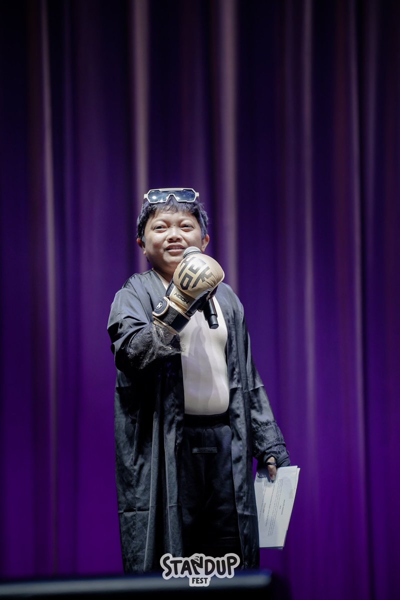 Makasihh komunitasku tercinta <a href="/Standupindo/">IG: standupindonesia</a> dan pa presiden <a href="/adjisdoaibu/">Adjis</a> sudah kasih kesempatannya ngemsi di standupfest 🥰🥰😘