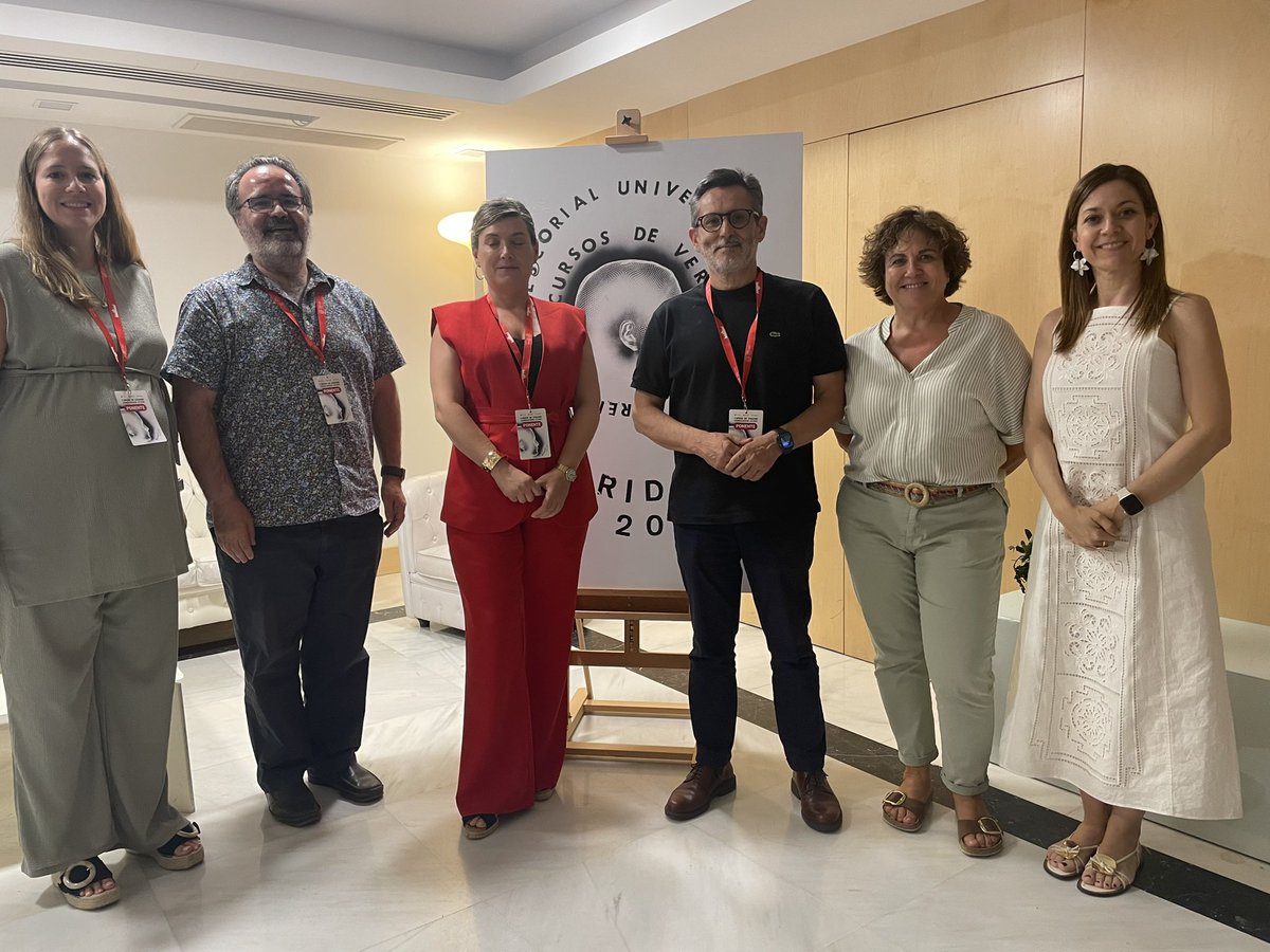 MaraAriasAlvar1's tweet image. Segundo día de nuestro curso de retos en la divulgación científica y el uso de la IA. Maravilloso elenco de ponent@s. Aprendiendo mucho de ellos. Gracias a @LluisMontoliu, @silvia rueda pascual, @juliomayol, @UdcVet, @ucc_complutense, @unicomplutense