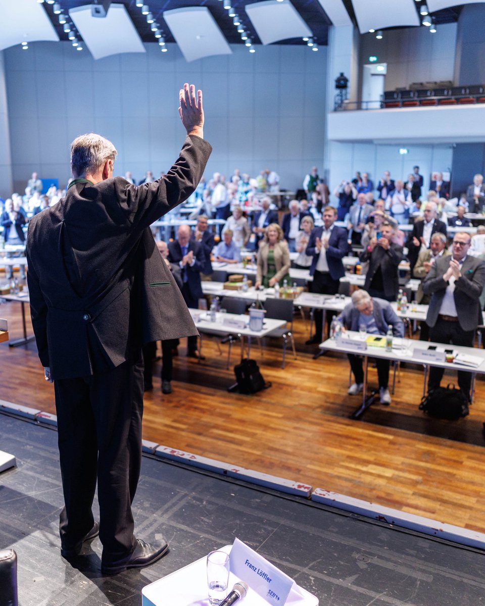 Markus_Soeder's tweet image. Landesversammlung der Senioren-Union der CSU in Deggendorf: Herzlichen Glückwunsch an Franz Meyer zur Wiederwahl mit einem herausragenden Ergebnis! Die Senioren-Union ist eine der wichtigsten Arbeitsgemeinschaften der CSU. Danke für das Engagement und den unermüdlichen Einsatz im…