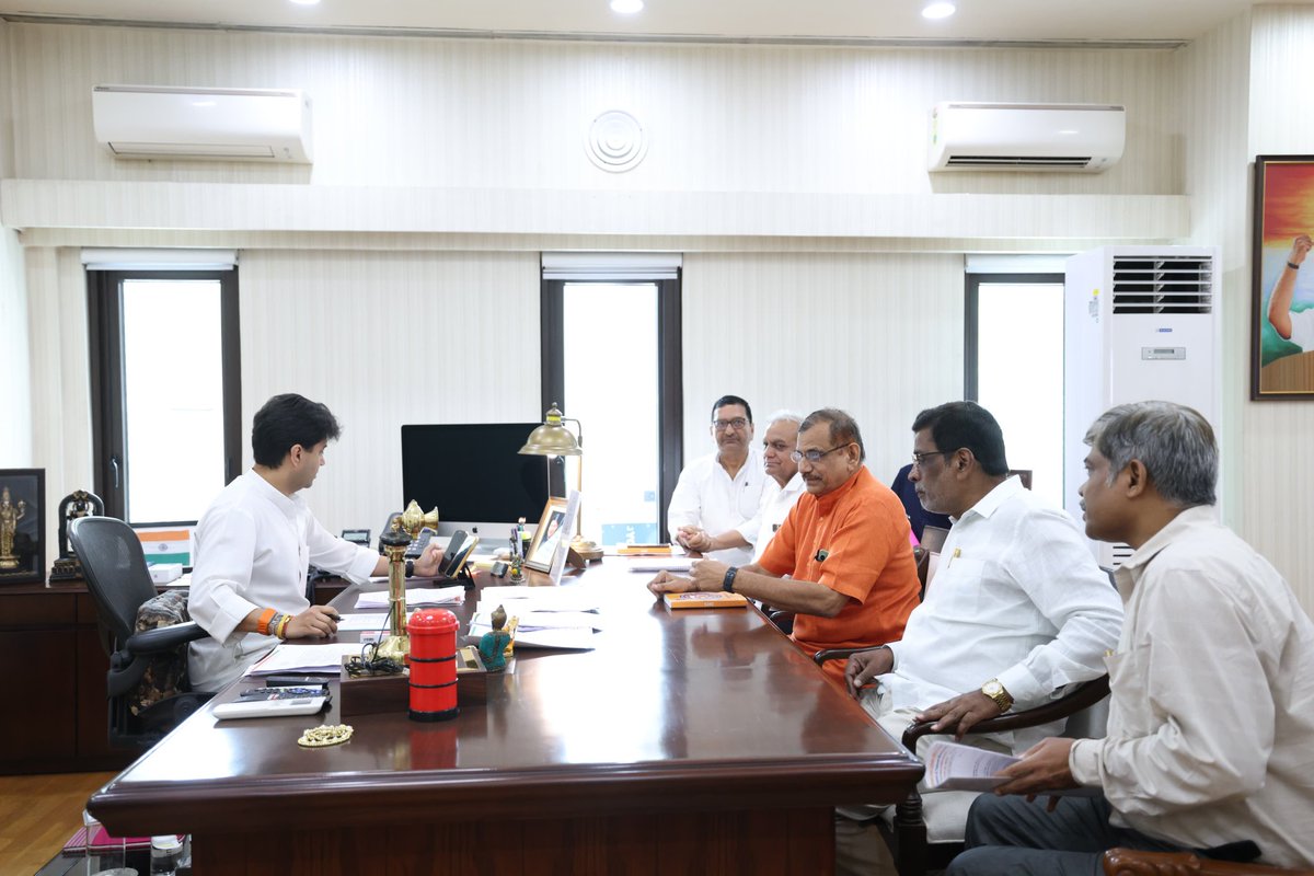A delegation of Bharatiya Mazdoor Sangh consisting of General Secretary Shri Ravindra Himte , All India Secretary Shri Ram Nath Ganeshe , General Secretary AIGETOA BSNL Shri Ravi Shil Verma, AIGETOA President Shri G Veerabhadra Rao, GS BTEU BSNL Shri R C Pandey and GS MTNLMS Shri