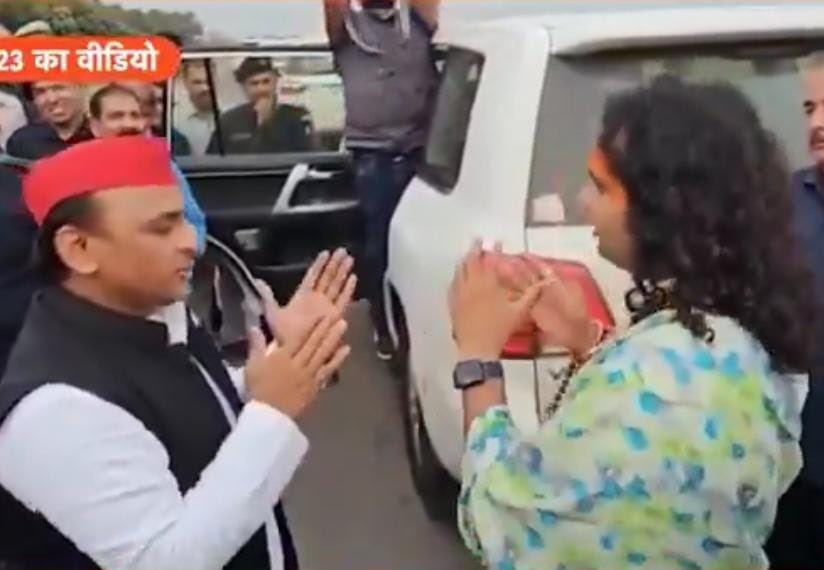 अनिरुद्धाचार्य परलोक के स्वप्न दिखाकर रोटी कमा रहे हैं कोई बात नहीं। मगर हर जगह अपना पौंगा ज्ञान देना शुरू नहीं कर देना चाहिए, ख़ासकर वहाँ जहाँ आपसे मांगा नहीं गया। ये आपका जातीय श्रेष्ठताभाव ही है कि आप अपने से अधिक प्रतिष्ठित नेता को मिलते ही उससे कुशल मंगल लेने के बजाय उसे