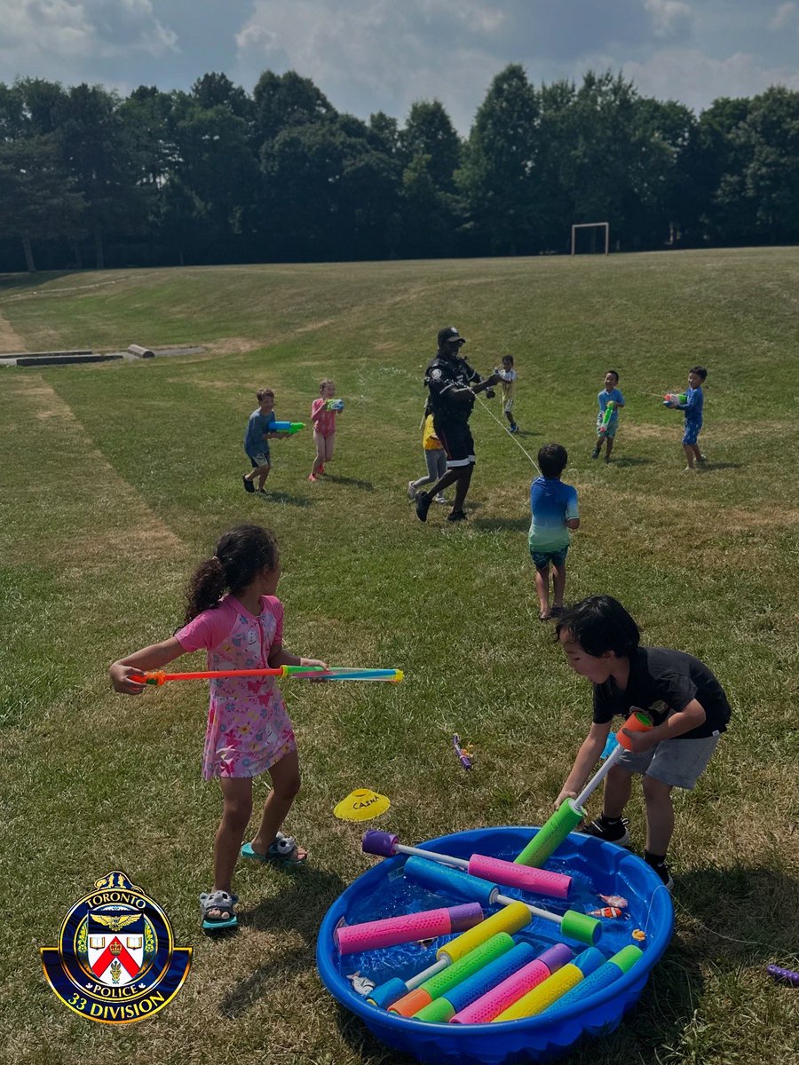 Summer Time! ☀️ Our officers are out and about in 33 Division at community events, neighbourhood meetings and conducting safety patrols during these sunny summer days.

#33Division #NeighbourhoodCommunityOfficers #TorontoPoliceService #CommunityEngagement