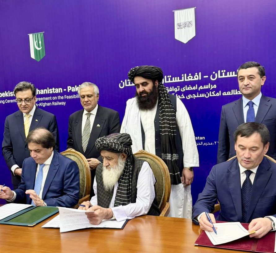 MahazOfficial1's tweet image. Update: Pakistan, Afghanistan, and Uzbekistan Mark Significant Achievement with Signing of Framework Agreement on Joint Feasibility Study for Naibabad-Kharlachi Rail Link under Uzbek-Afghan-Pak Railway Corridor, Paving the Way for Enhanced Regional Connectivity and Economic…