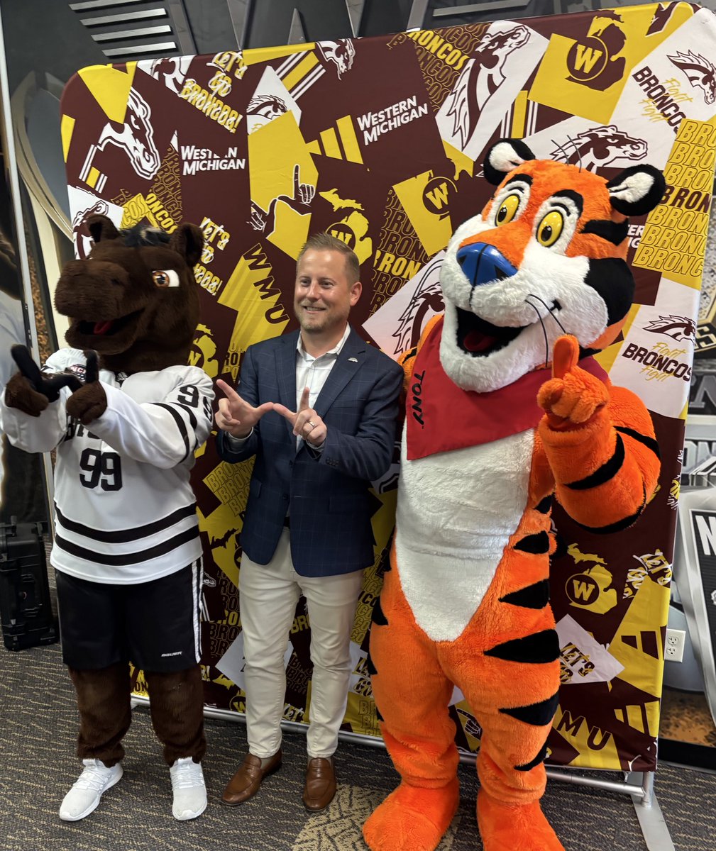 danbart3's tweet image. Buster Bronco 🤝 Tony the Tiger

It’s a G-r-r-reat day to be a Bronco!