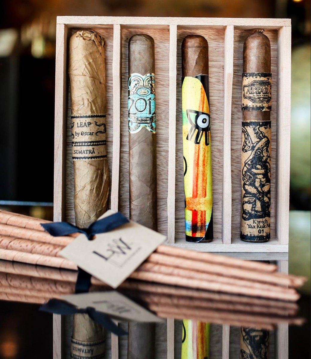 ovcigars's tweet photo. 📸: @leatherwoodllc
It’s Thursday. Time to light up... but which one?🔥
Each cigar tells a different story.💨
#ovcigars #oscarcigars #cigaraficionado #botl #sotl #cigartime
#cigarlover #cigarjournal #lifestyle #cigarlifestyle
#cigarpassion #cigarsnob #cigars https://t.co/aCyYvvGGZv
