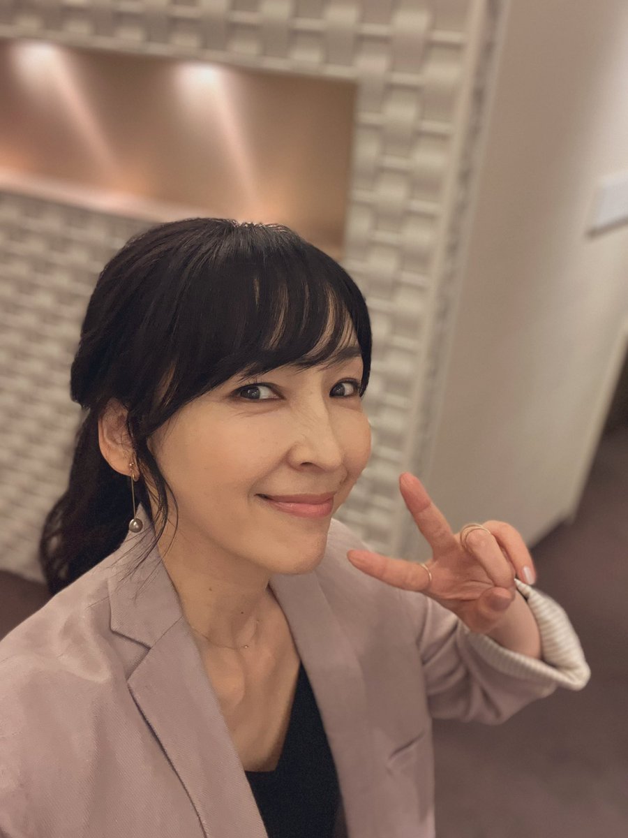 本日は映画『#海辺へ行く道』の完成披露試写会でした🎦

あそーさんが絶対的な信頼を置く、大好きな横浜聡子監督の作品です。

8/29から公開です。
お楽しみに🎵

#麻生久美子