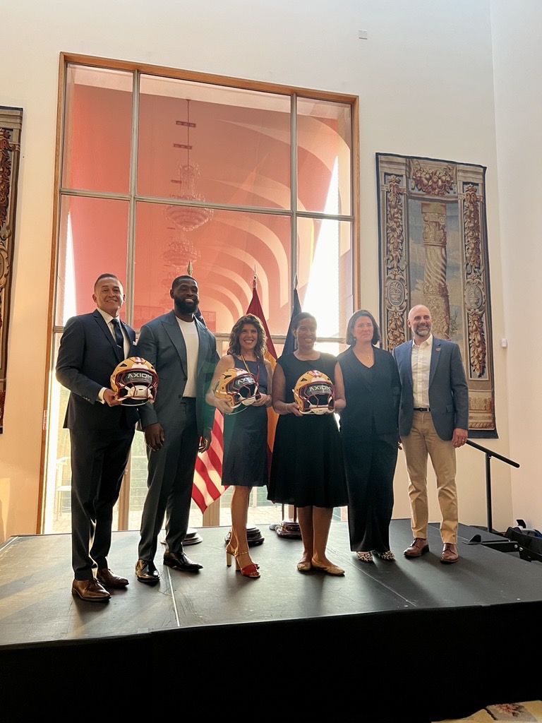 FIUdc's tweet image. FIU in DC celebrated a winning lineup of sports and diplomacy this week! 🏈🥎
We attended a special reception at the residence of the Spanish ambassador to the U.S. to honor the upcoming NFL Madrid game featuring the Dolphins and Commanders. We also cheered on our Members of…