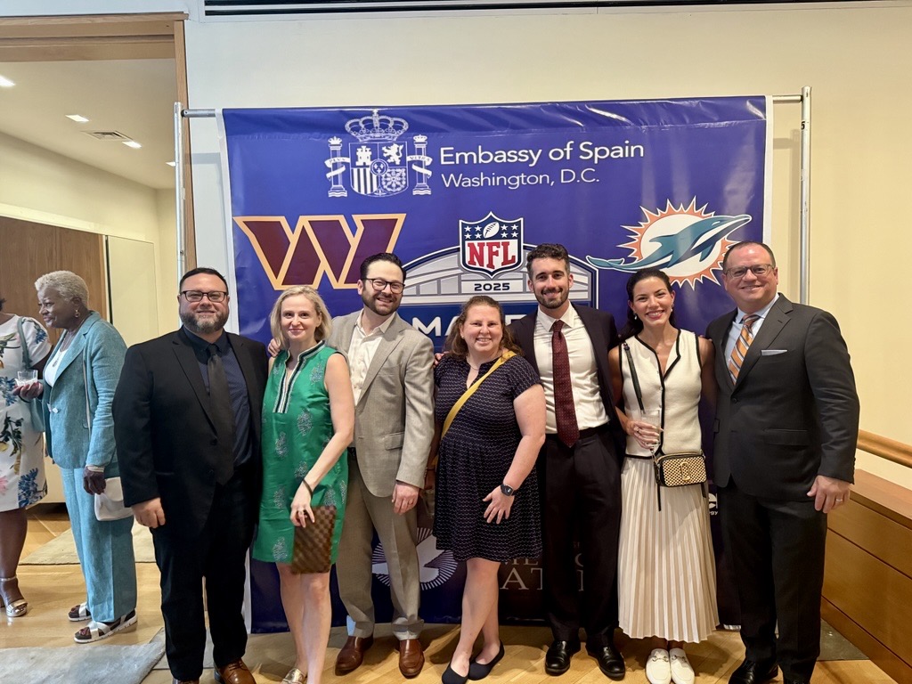 FIUdc's tweet image. FIU in DC celebrated a winning lineup of sports and diplomacy this week! 🏈🥎
We attended a special reception at the residence of the Spanish ambassador to the U.S. to honor the upcoming NFL Madrid game featuring the Dolphins and Commanders. We also cheered on our Members of…
