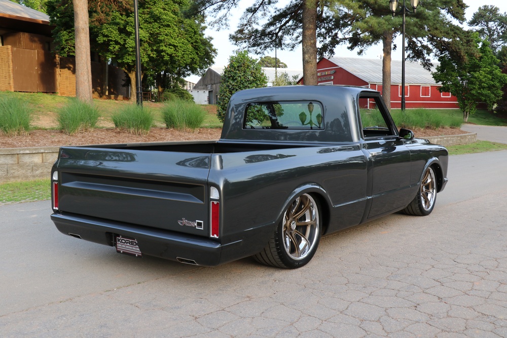 Scott &amp; Kim Crews’ 1967 GMC Fleetside
🏆 2025 Dakota Digital Truck of the Year Late Finalist 

Built By: Korek Designs 
Engine: LS3 LSX w/ 4L60E
Chassis: No Limit Engineering 
Wheels: Schott Wheels 
Interior by John Miller
Exhaust: Magnaflow 
Paint: BASF 

fuelcurve.com/1967-gmc-korek…