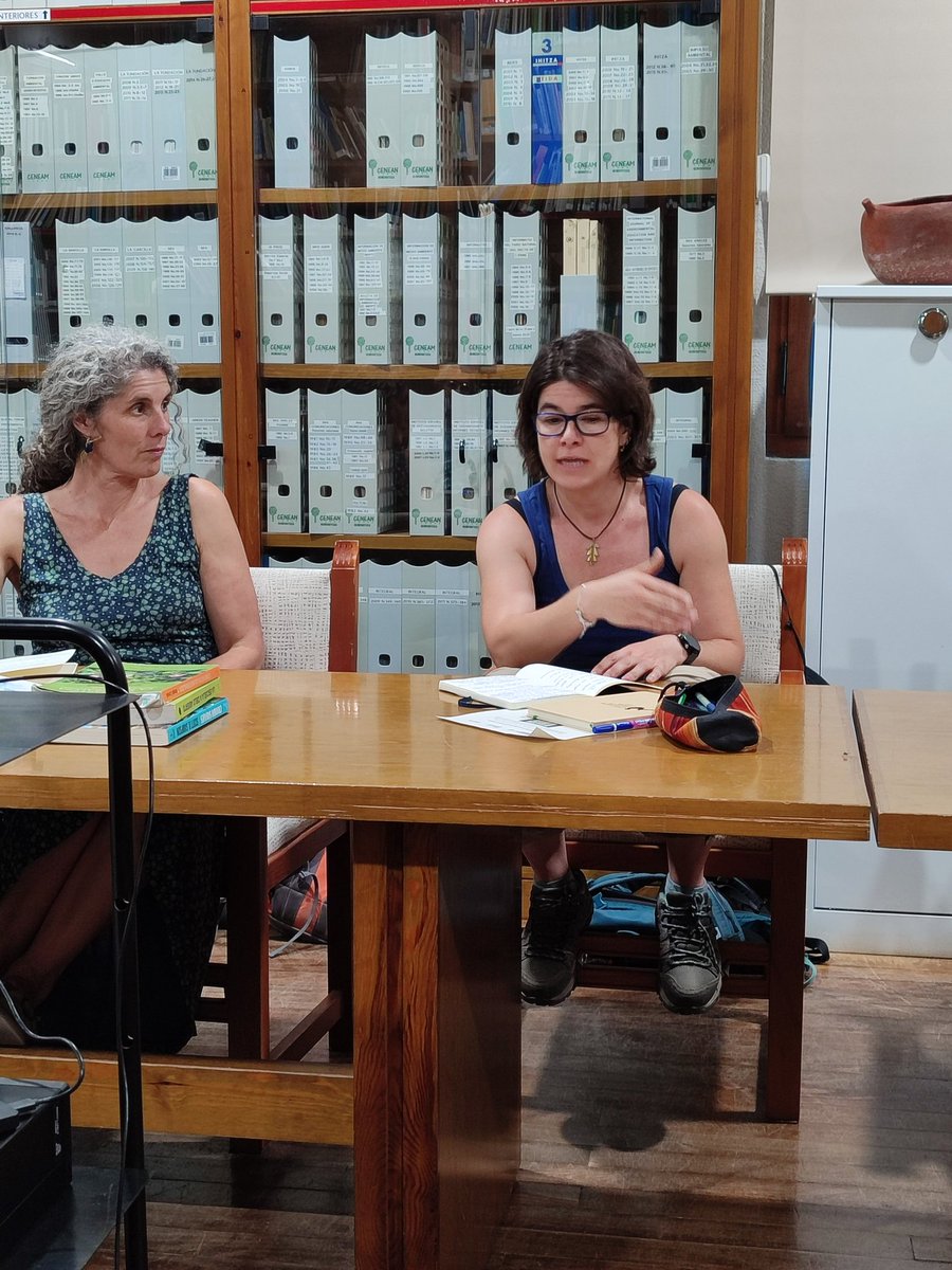 Beatriz Egüen habla del Club de lectura La Guarida en el II Encuentro de Clubes de lectura verde #bibliotecasverdes #clubdelecturaverde
