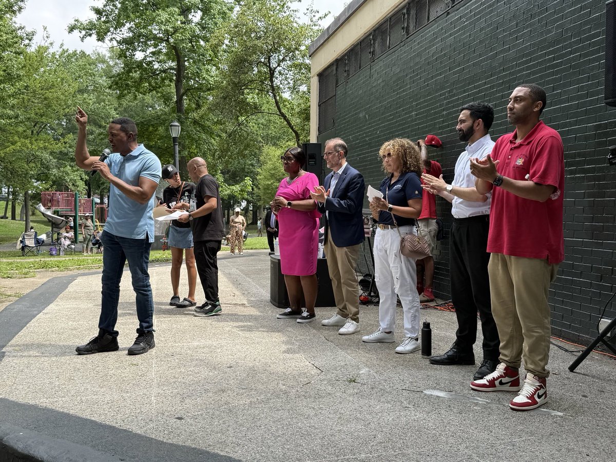 RitchieTorres's tweet image. I had a wonderful time catching up with constituents at Assembly Speaker Carl Heastie’s annual barbecue in the Northeast Bronx.
I also ran into America’s greatest advocacy organization: the AARP.