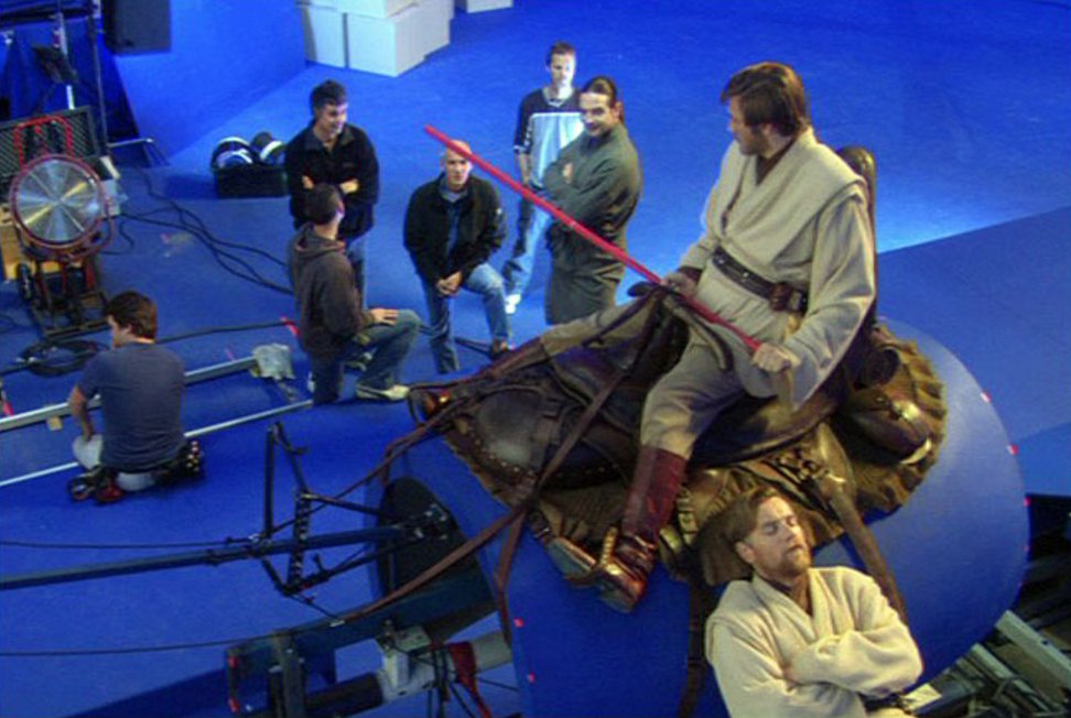 EwanDaily's tweet image. Ewan napping on set, one of my favorite genres