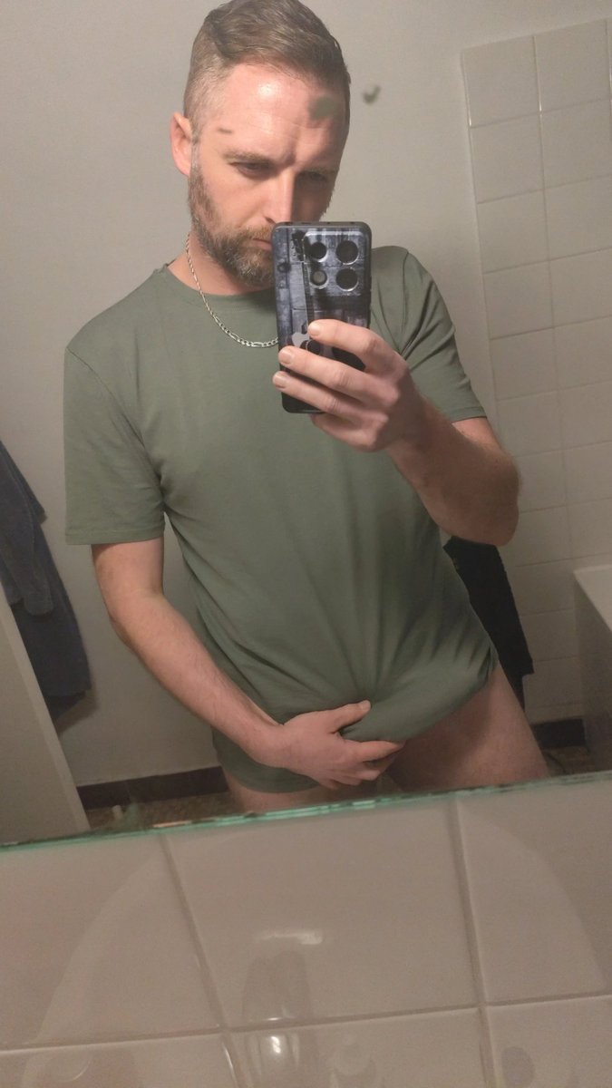 aljeda69's tweet photo. Qui veux soulever ce t-shirt ?😜🙈🔥

#gay #gaylyon #dick #bigdick #hot https://t.co/j0oJxBVlmr