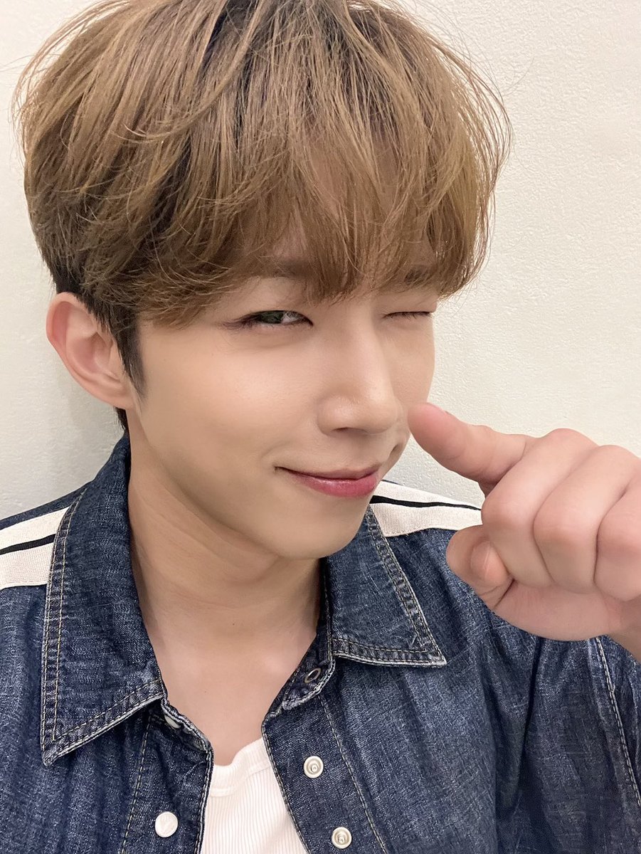 NFlyingofficial's tweet photo. 엔피아 나 좋아하는거 다 들켰어😉
근데 내가 더 좋아하는데🩷

#NFlying #엔플라잉 #서동성 #SeoDongSung https://t.co/AvNq6o5cby