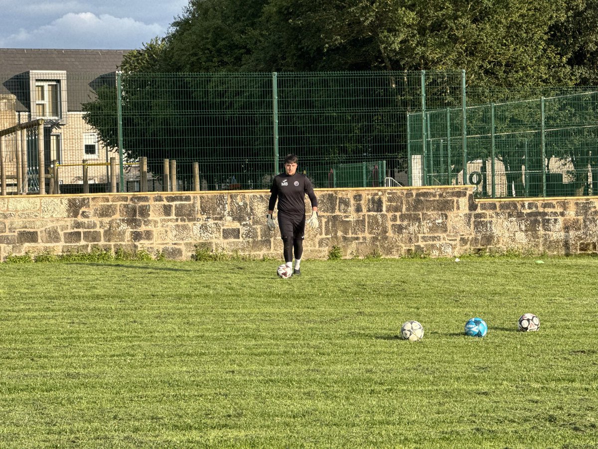 WishawHighFPSM's tweet photo. Another session done and dusted for the Wishy boys as we look forward to Law Community on Saturday 🔵🟡 https://t.co/XNFkQBC5GD