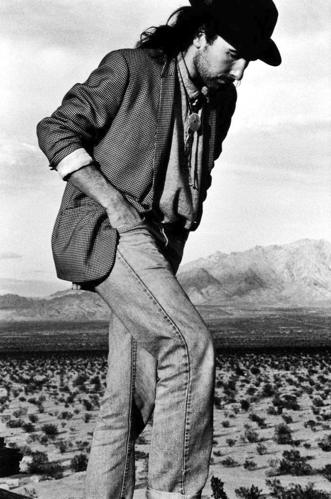 joshthetree_'s tweet image. The Edge #U2 Mojave Desert 1986
๐ท Anton Corbijn