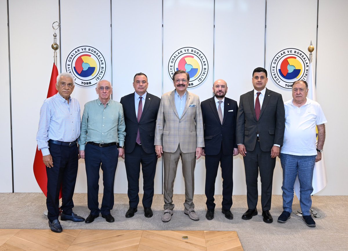 TOBB Yönetim Kurulunda çalışma arkadaşım ve Aydın Ticaret Odası Başkanımız Hakan Ülken, Aydın Sanayi Odası Başkanımız Gökhan Maraş, Aydın Ticaret Borsası Başkanımız Fevzi Çondur ve İskenderun Ticaret ve Sanayi Odası eski Başkanımız Halil Şahin'i Birliğimizde ağırladık. Nazik
