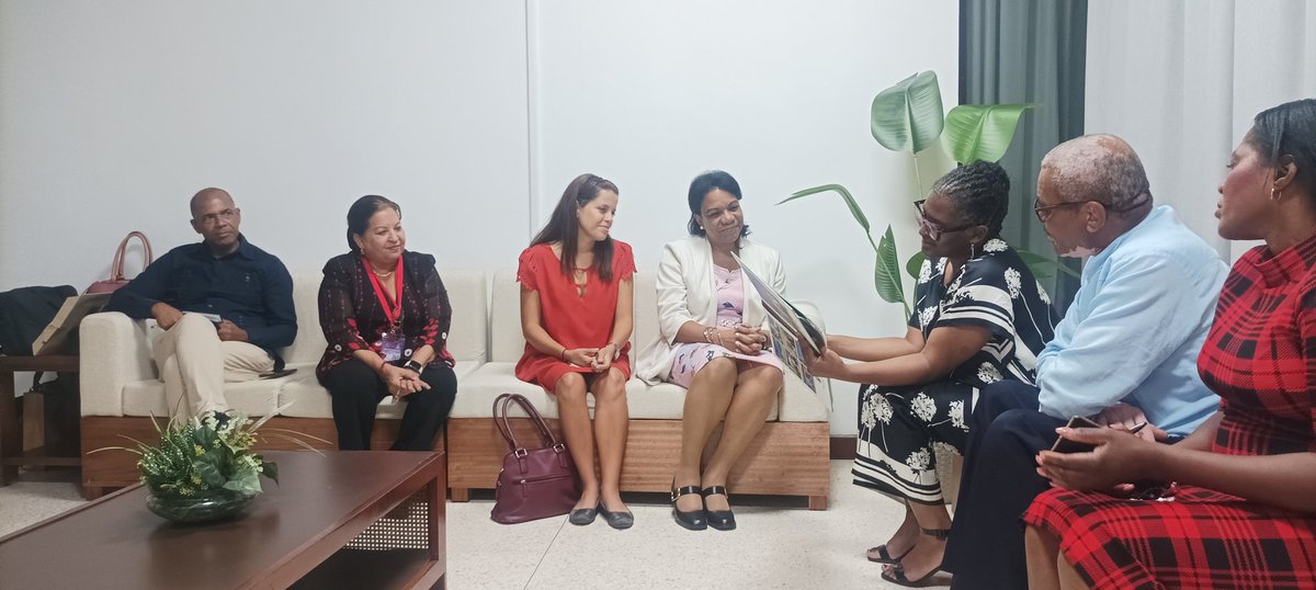Luis Alberto Amorós Núñez (@lamoros2017) on Twitter photo Durante visita de ex 1ra dama de #Namibia Monica Geingos, sostuvo encuentros con otros dirigentes #cubanos, como el presidente de <a href="/AsambleaCuba/">Asamblea Nacional Cuba</a> Esteban Lazo; la vicepremier <a href="/InesMChapman/">Inés María Chapman Waugh</a> y SG. de FMC Teresa Amarelle. Ratificó cariño y solidaridad permanente de su pais hacia 🇨🇺 Durante visita de ex 1ra dama de #Namibia Monica Geingos, sostuvo encuentros con otros dirigentes #cubanos, como el presidente de <a href="/AsambleaCuba/">Asamblea Nacional Cuba</a> Esteban Lazo; la vicepremier <a href="/InesMChapman/">Inés María Chapman Waugh</a> y SG. de FMC Teresa Amarelle. Ratificó cariño y solidaridad permanente de su pais hacia 🇨🇺