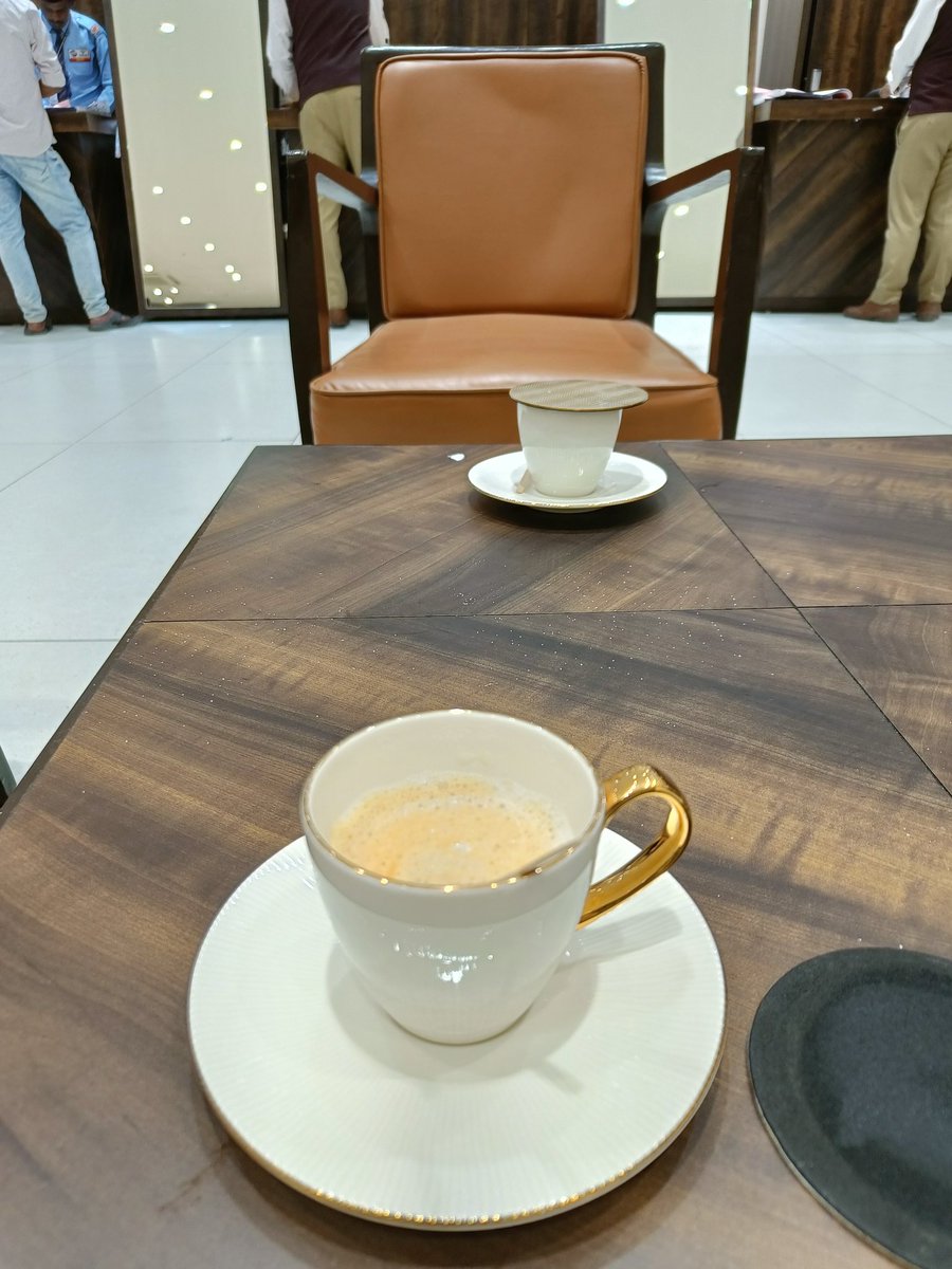 Shirish36205110's tweet photo. खरेदीनंतर कॉम्प्लिमेंटरी कॉफी 😂😋
#Raymonds शुभ संध्या https://t.co/wb2SUjv6ch