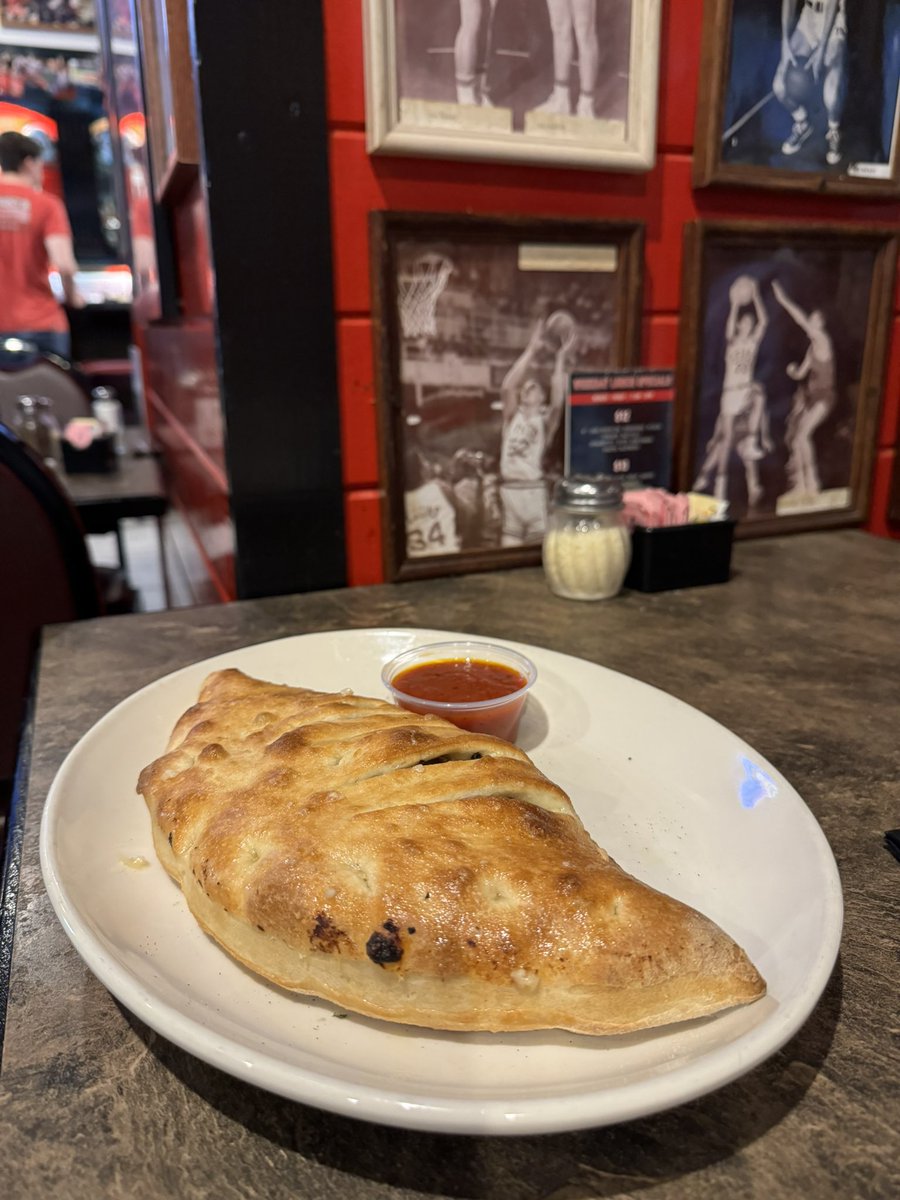 AmedeosRaleigh's tweet image. #Raleigh’s still cooking ☀️- but so are we 🔥 Cool off with a cold drink and a hot calzone at Amedeo’s. THURSDAY NIGHT SPECIAL: 1/2 price calzones after 7pm 🕖, dine-in only. Crisp crust, melty cheese, and AC that actually works. #RaleighEats