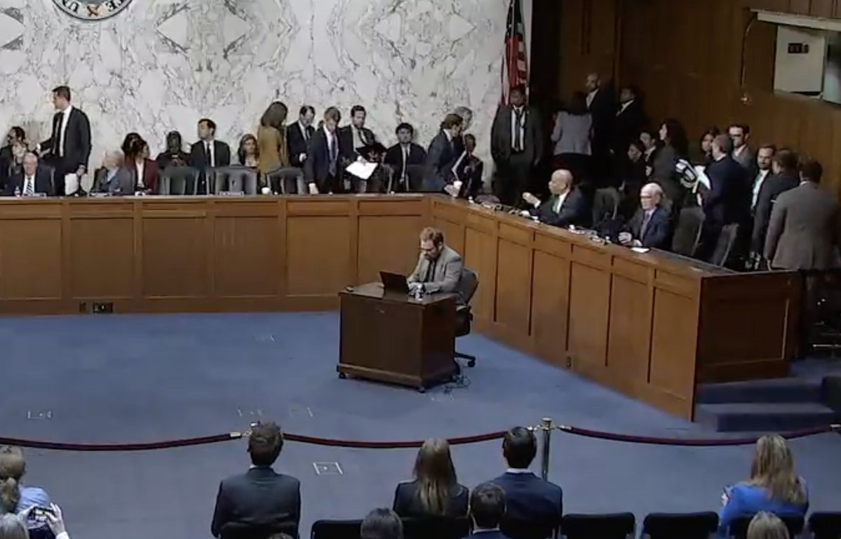 joeymdfox's tweet image. Chaos in the Senate Judiciary Committee, where Dems (including @SenBooker) left en masse after Emil Bove was greenlit for a Third Circuit court seat without, in their view, the proper ability to debate and review his nomination. Story coming soon.