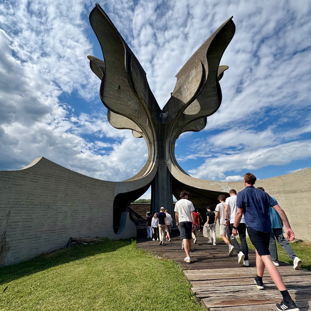 AuschwitzJCF's tweet image. We have just got back from an intense and meaningful journey with the PATH program (Preparing Ambassadors Teaching about the Holocaust) — together with participants from Poland, Austria, and Germany.
Over just a few days, we visited Vienna and a few memorials: Loibl Pass, Donja…