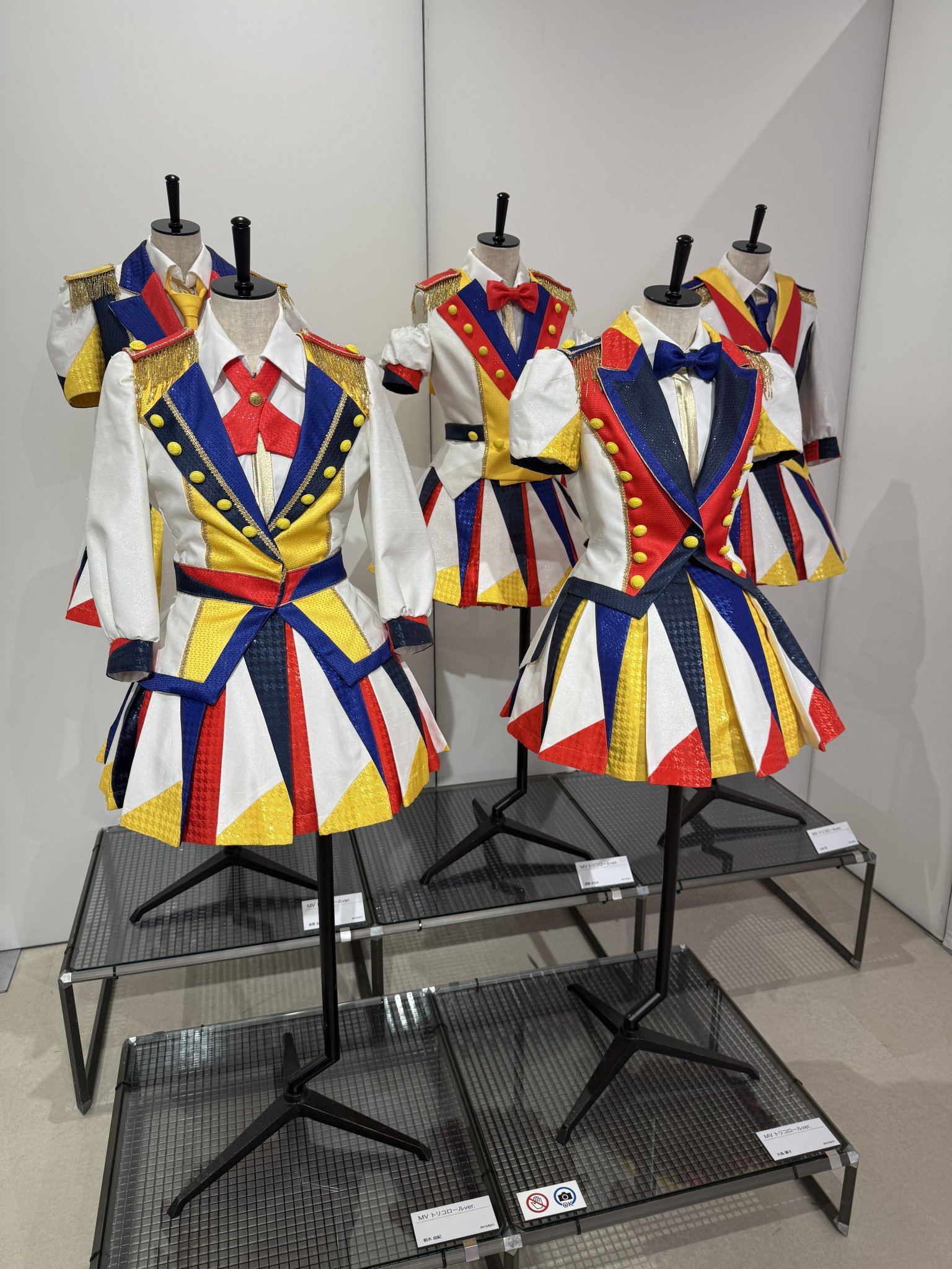 AKB48 衣装生地 ポーチ 71-CfypBZZL._UF350,350_QL80_.jpg