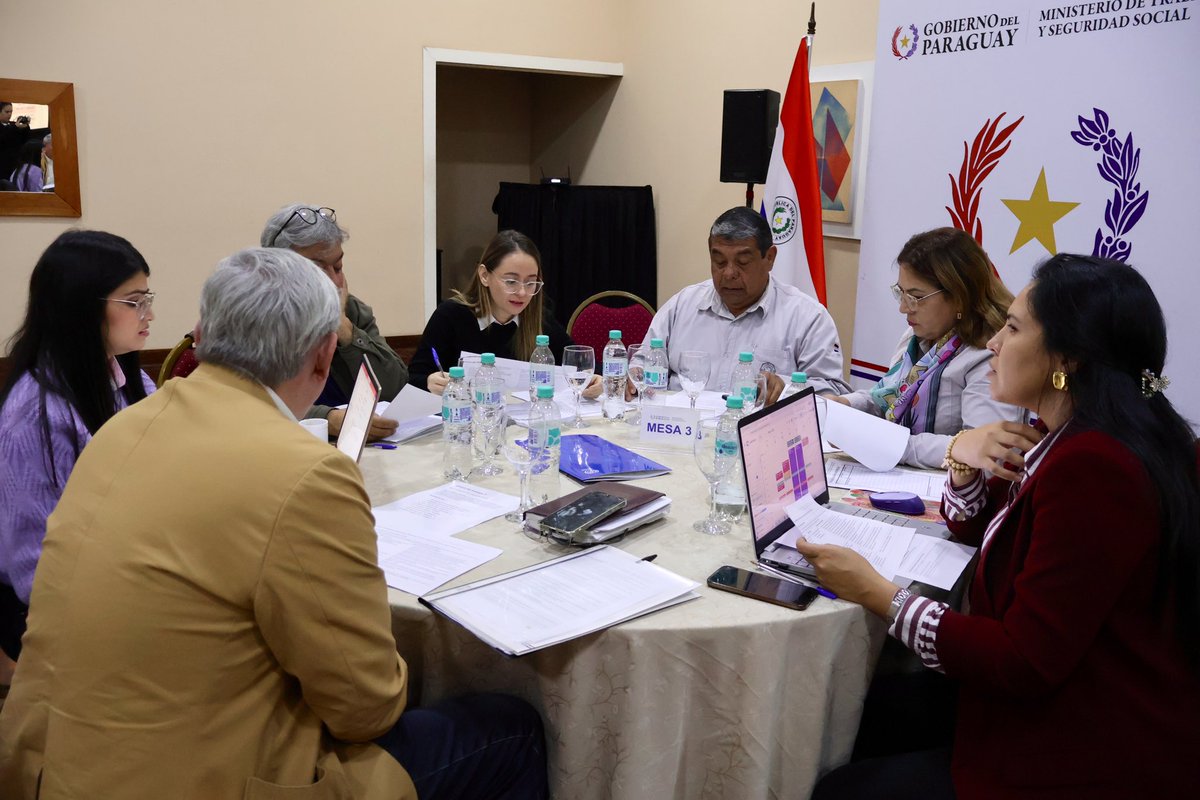 OITconosur's tweet photo. 🇵🇾 | Se realiza el taller para el diseño del Plan Nacional de Equidad Laboral impulsado por la Comisión Nacional Tripartita de Igualdad de Oportunidades #CTIO
👥 Participan representantes del gobierno, empleadores y trabajadores en un espacio de diálogo y construcción colectiva. https://t.co/bLtMVjVvVM