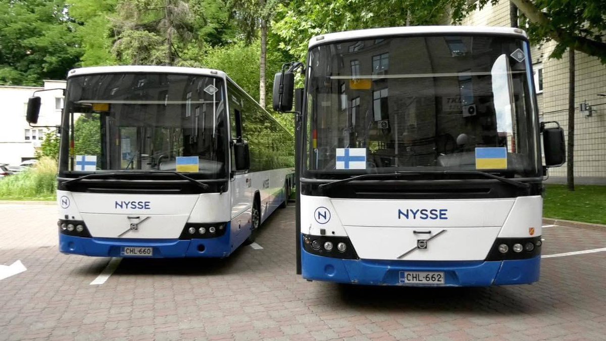 FinlandinUA's tweet image. 🇫🇮🇺🇦 The Finnish city of Tampere has donated 2 more buses to its sister city Kyiv for humanitarian use. The handover was carried out on behalf of the city by Chargé d’Affaires Merja Lahtinen. #StandWithUkraine @Ulkoministerio