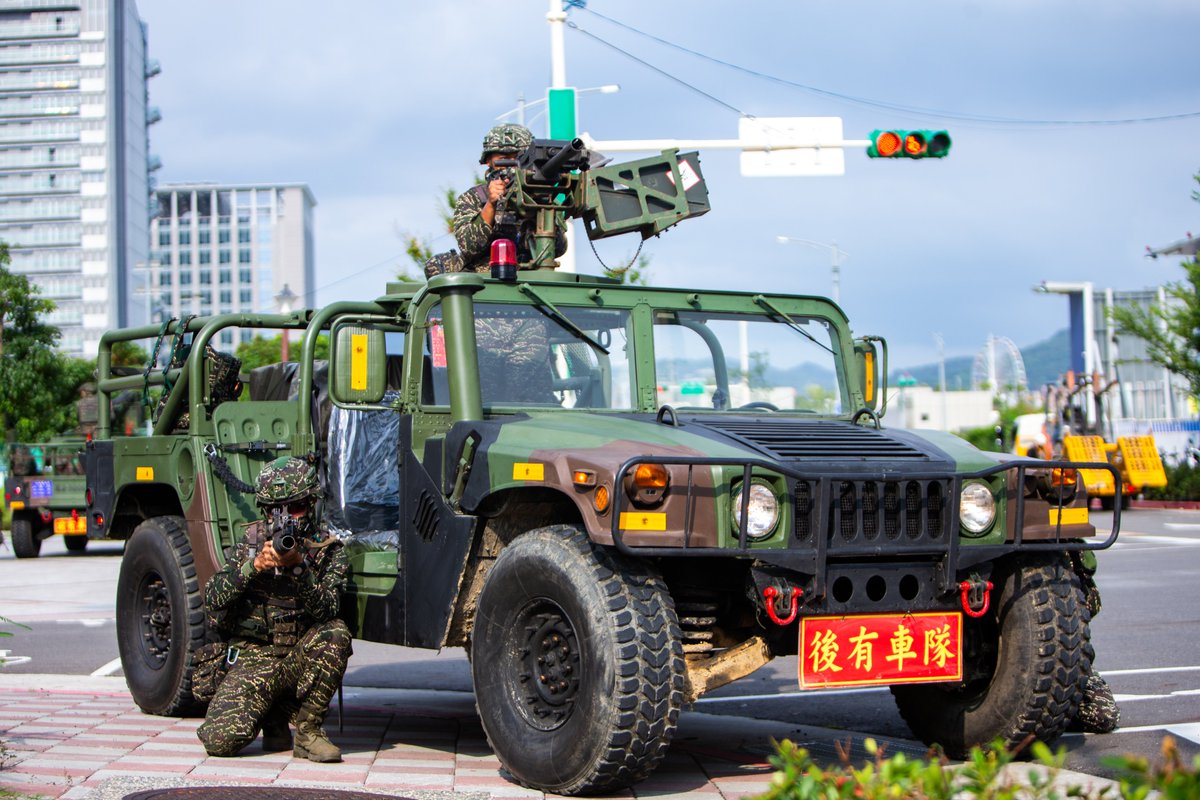 mna_roc's tweet image. 漢光41號演習進入持久作戰階段,國防部預備隊海軍陸戰隊99旅於日前北上進入戰術位置後,並在臺北地區實施反擊作戰演練,官兵依令殲滅突入縱深敵軍,以確保衛戍要域安全。
#HanKuangExercise #Marine #Military #ProtectOurCountry #ROC #Taiwan🇹🇼