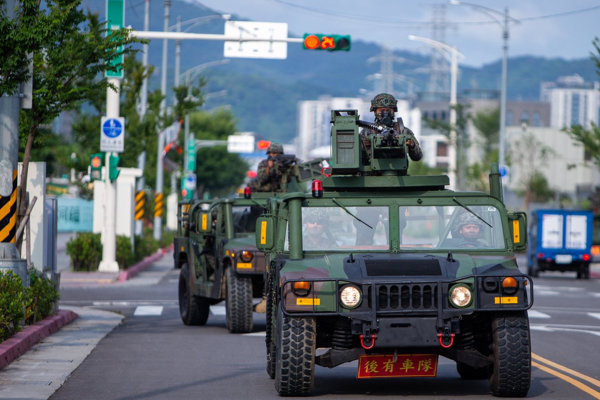 mna_roc's tweet image. 漢光41號演習進入持久作戰階段,國防部預備隊海軍陸戰隊99旅於日前北上進入戰術位置後,並在臺北地區實施反擊作戰演練,官兵依令殲滅突入縱深敵軍,以確保衛戍要域安全。
#HanKuangExercise #Marine #Military #ProtectOurCountry #ROC #Taiwan🇹🇼