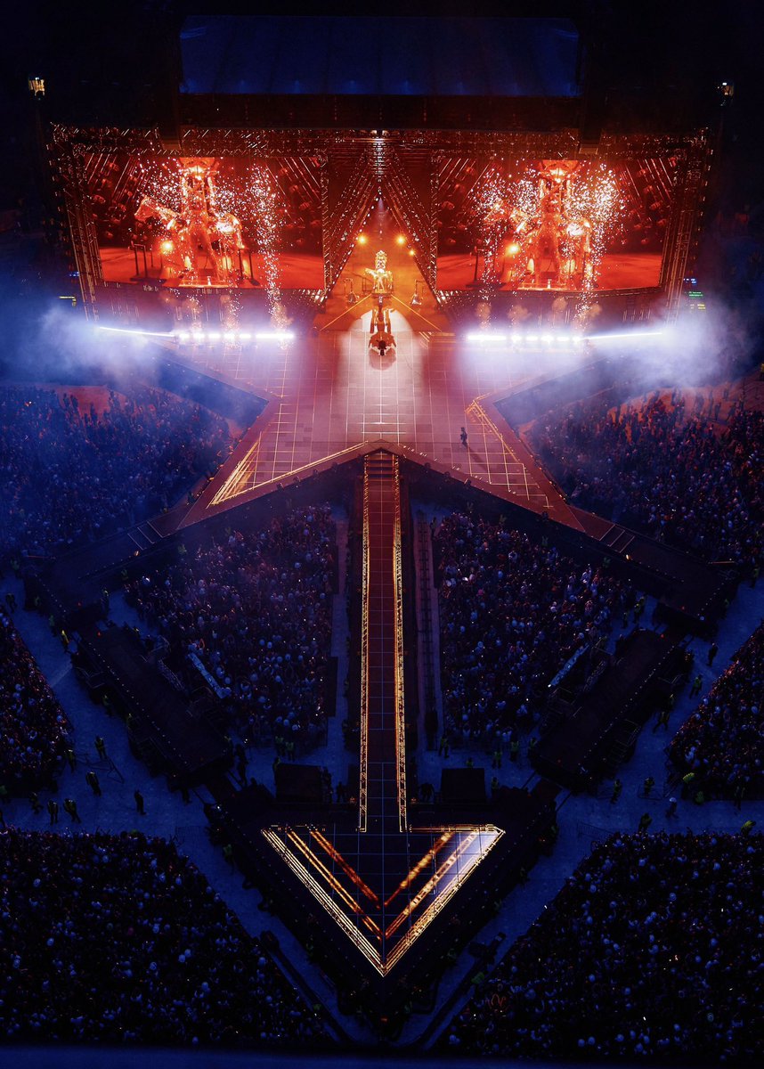 THE___INSIDER's tweet image. The cowboy carter tour production is untouchable πβ¨