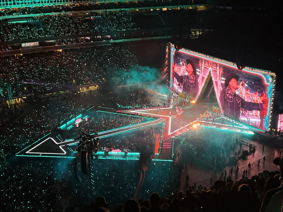 THE___INSIDER's tweet image. The cowboy carter tour production is untouchable πβ¨