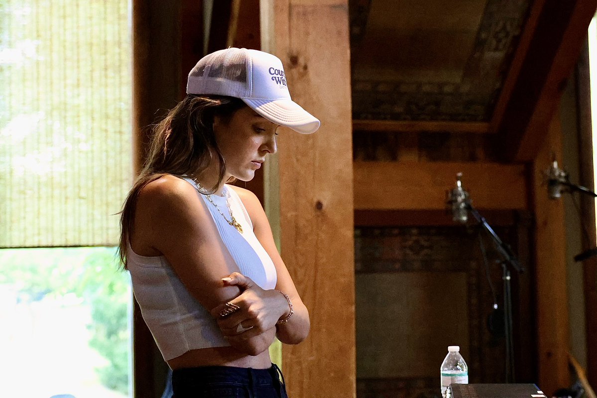 SmithfieldMusic's tweet image. BRB.. Country with Heart -Part 2 recording in progress🎙️🎧…