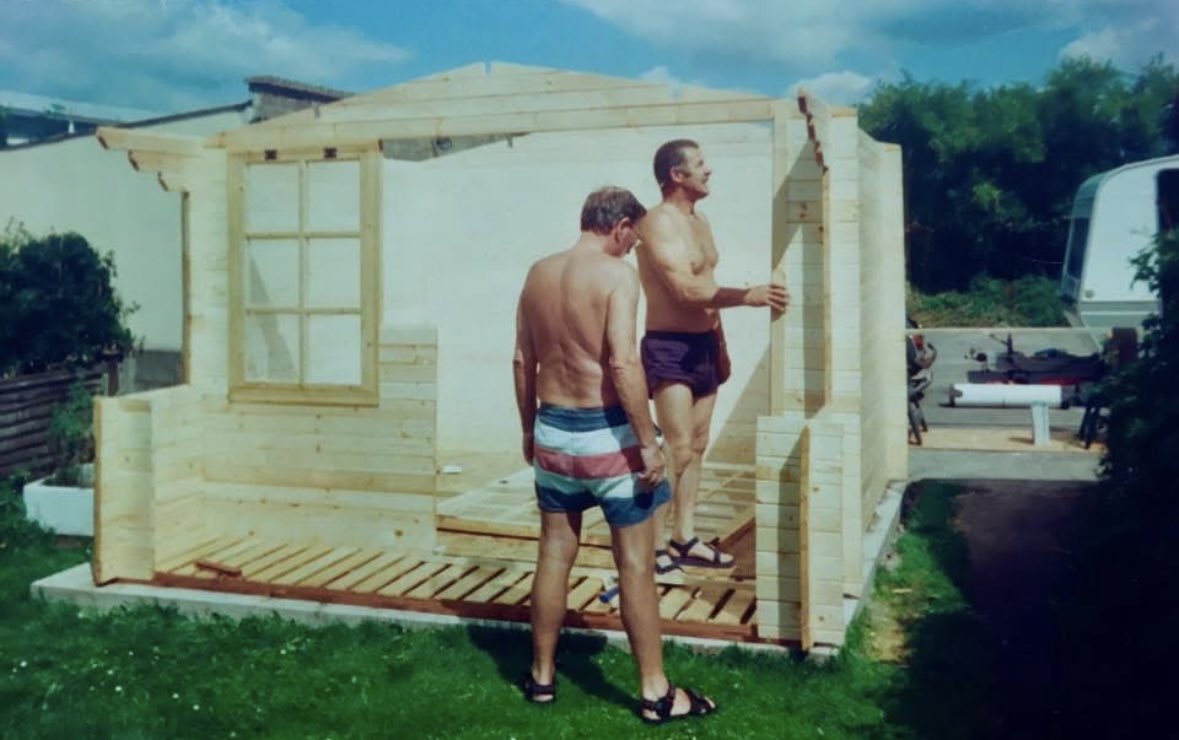 mark74brown's tweet image. Always loved this photo of my dad (dark blue shorts) building the summer house in the late 90’s here…today he would have been 74…happy heavenly birthday dad…hope you’re enjoying a cigarette & glass of Cizano & lemonade up there in a summer house in the sky ❤️