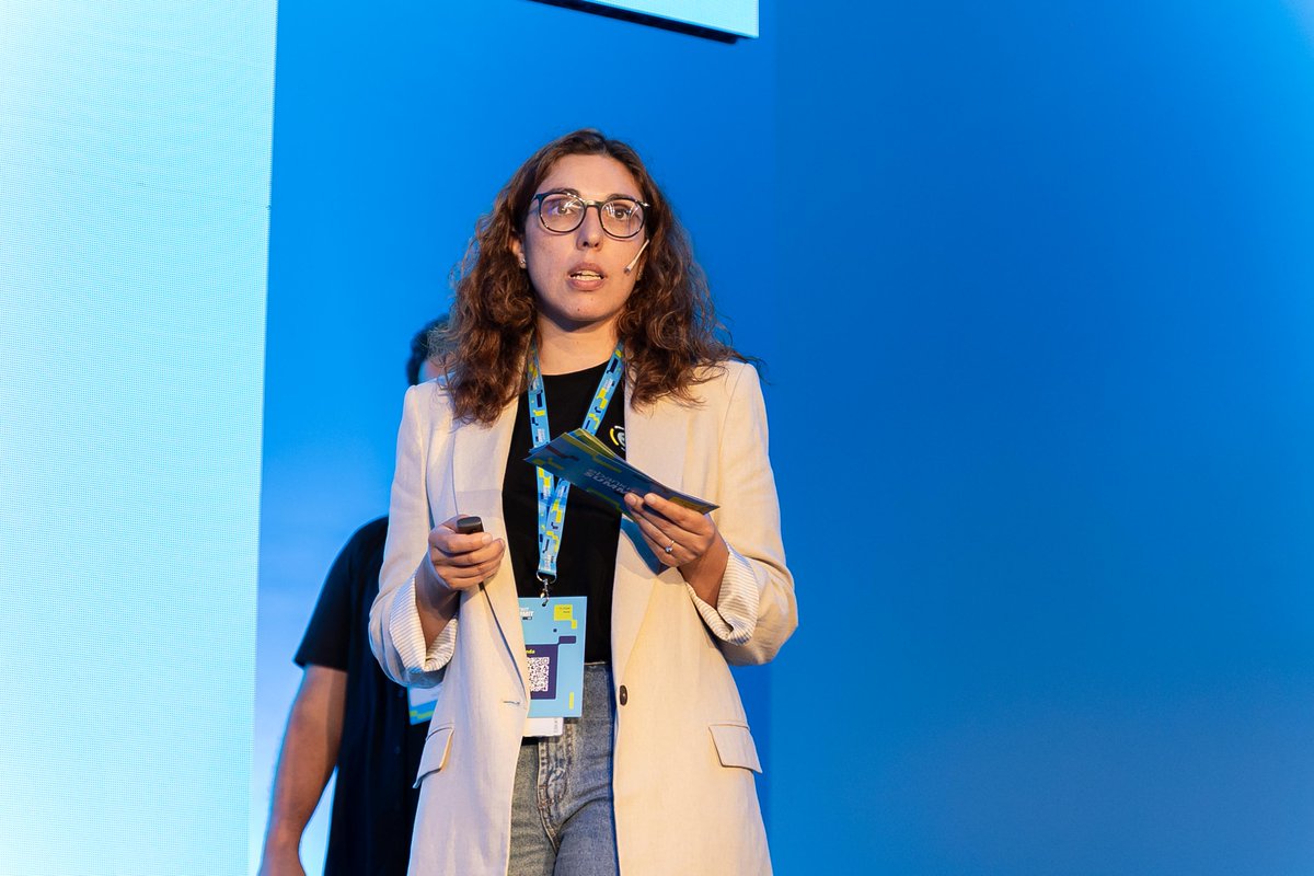 e_bank_it's tweet image. The #ebankITSummit may be over, but you can now watch the full ebankIT Product Roadmap session and get a front-row seat to what’s coming next. Watch now and see how we’re working to eradicate &quot;bad&quot; #digitalbanking experiences for good: hubs.ly/Q03xC30_0 #fintech #ebankIT