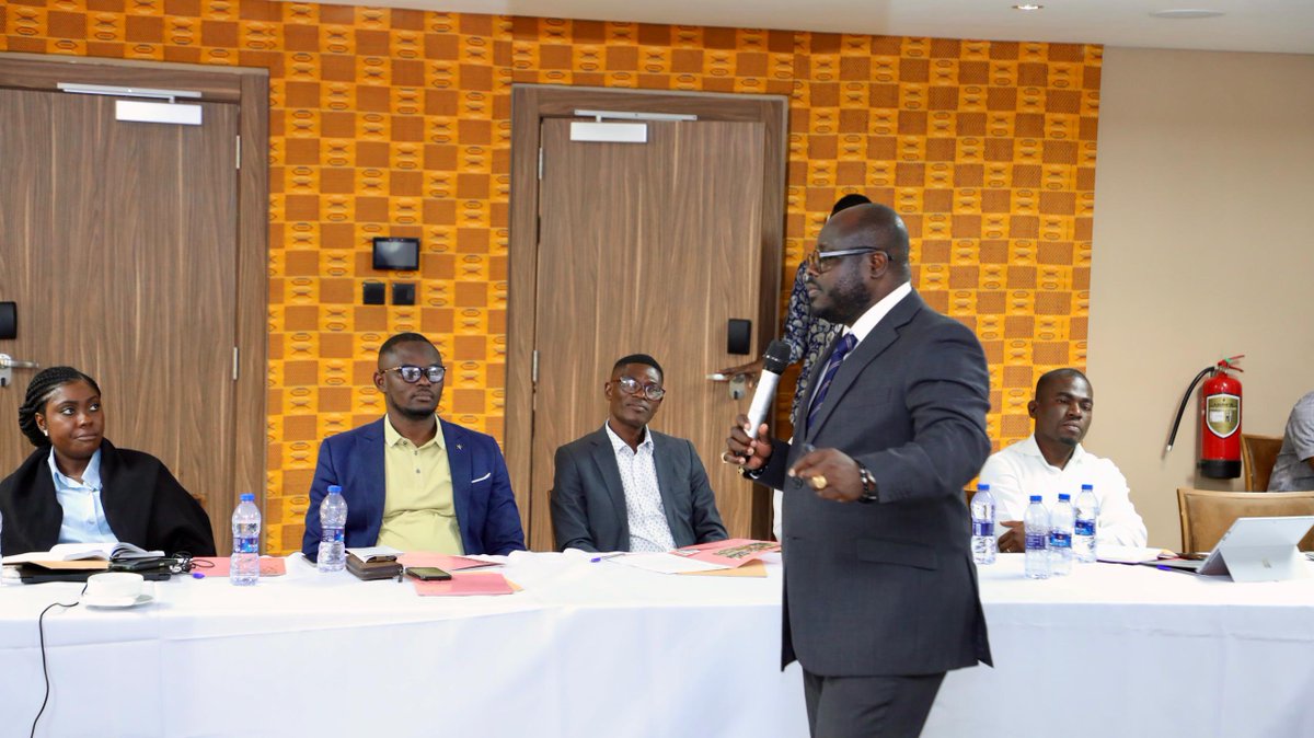UNDPGhana's tweet photo. 𝗗𝗶𝗱 𝘆𝗼𝘂 𝗸𝗻𝗼𝘄?

Access to finance remains one of the biggest barriers for artisanal and small-scale gold miners (ASGM) in Ghana.

As part of the #planetGOLD Ghana training, financial institutions are learning:

🔹 The structure of Ghana’s ASGM value chain
🔹 Real vs. perceived risks in financing ASGM
🔹 How to design inclusive financial products for small scale miners 
🔹 The business case for supporting responsible gold production

This effort, led by @EPA_Ghana with support from @UNDPGhana & @GhanaGov and funded by the  𝗚𝗹𝗼𝗯𝗮𝗹 𝗘𝗻𝘃𝗶𝗿𝗼𝗻𝗺𝗲𝗻𝘁 𝗙𝗮𝗰𝗶𝗹𝗶𝘁𝘆 (𝗚𝗘𝗙) is helping bridge knowledge gaps and foster sustainable partnerships. #planetGOLDGhana #GEF #FinancialInclusion #ResponsibleMining
