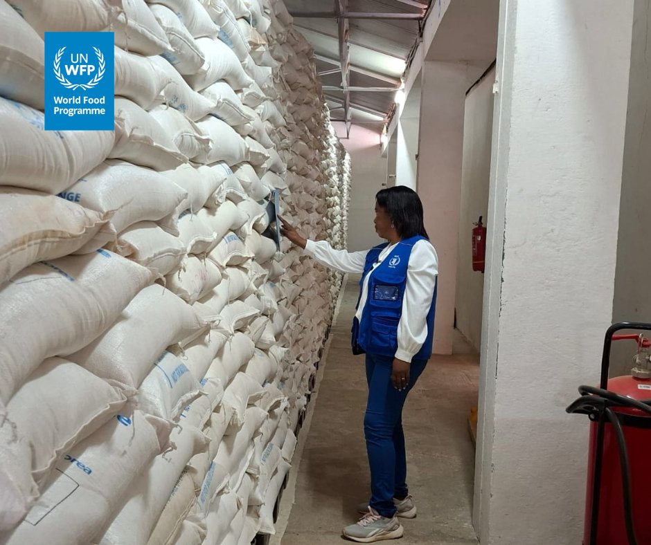 PamMadagascar's tweet image. π¦ In #Ampanihy, @PamMadagascar is already preparing for back-to-school season! Even during the holidays, teams are busy pre-positioning food for school canteens. π Thanks to support from the Republic of Korea, children will receive nutritious meals when school resumes. ππ°π·π²π¬