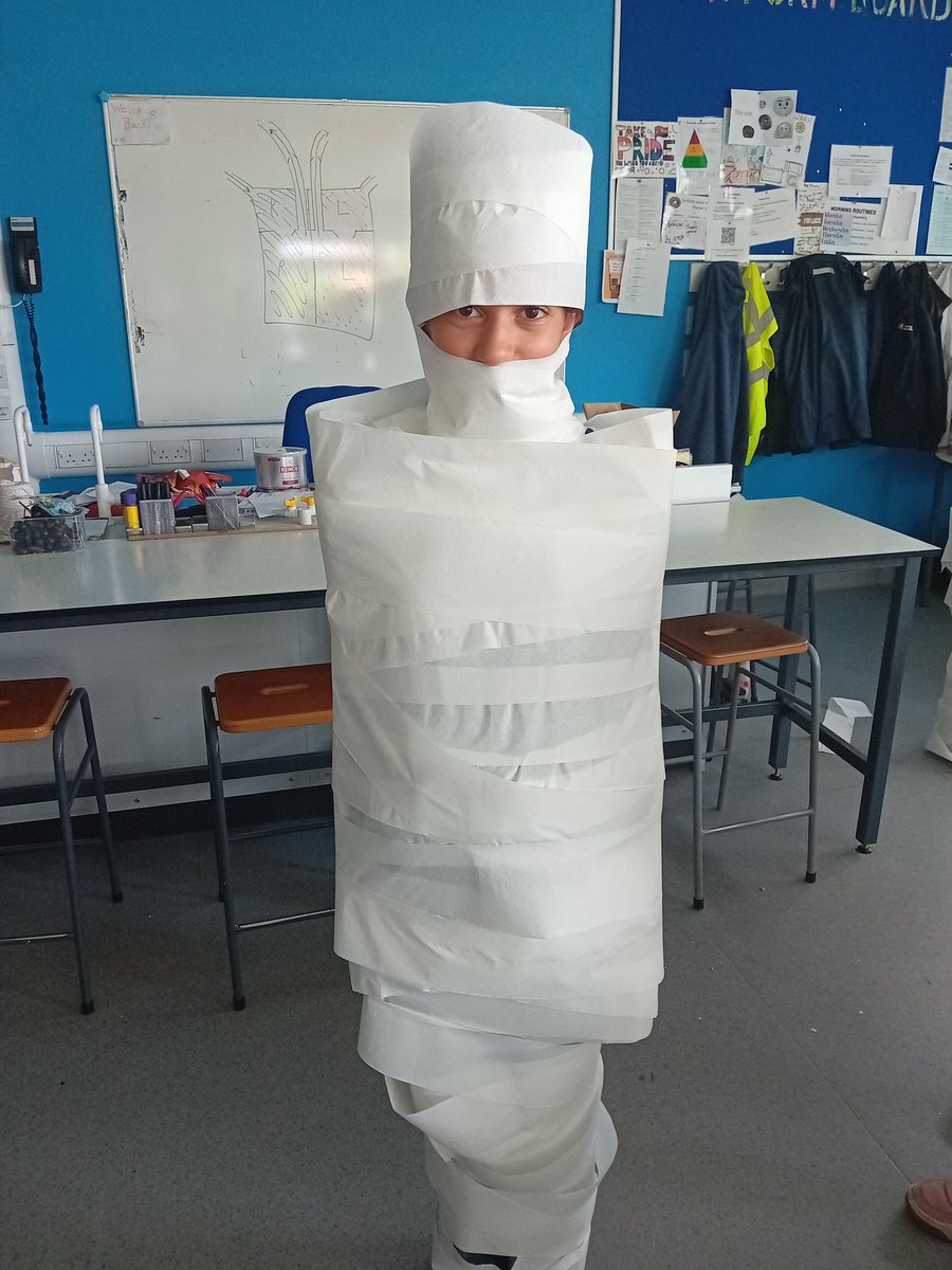 GosforthJunior's tweet image. The students explored a variety of STEM subjects through hands on activities and light hearted competition.