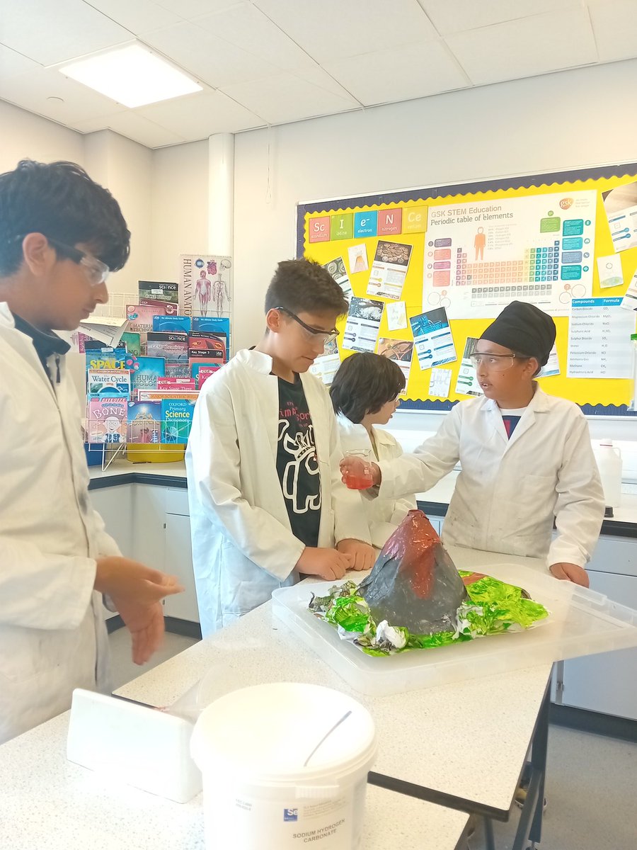 GosforthJunior's tweet image. The students explored a variety of STEM subjects through hands on activities and light hearted competition.