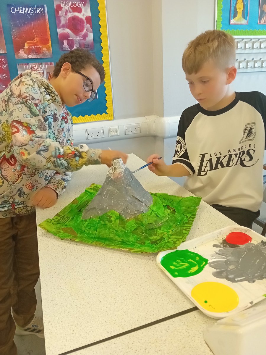 GosforthJunior's tweet image. The students explored a variety of STEM subjects through hands on activities and light hearted competition.